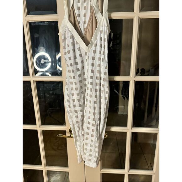 Women’s Dress  - Picture 2 of 3